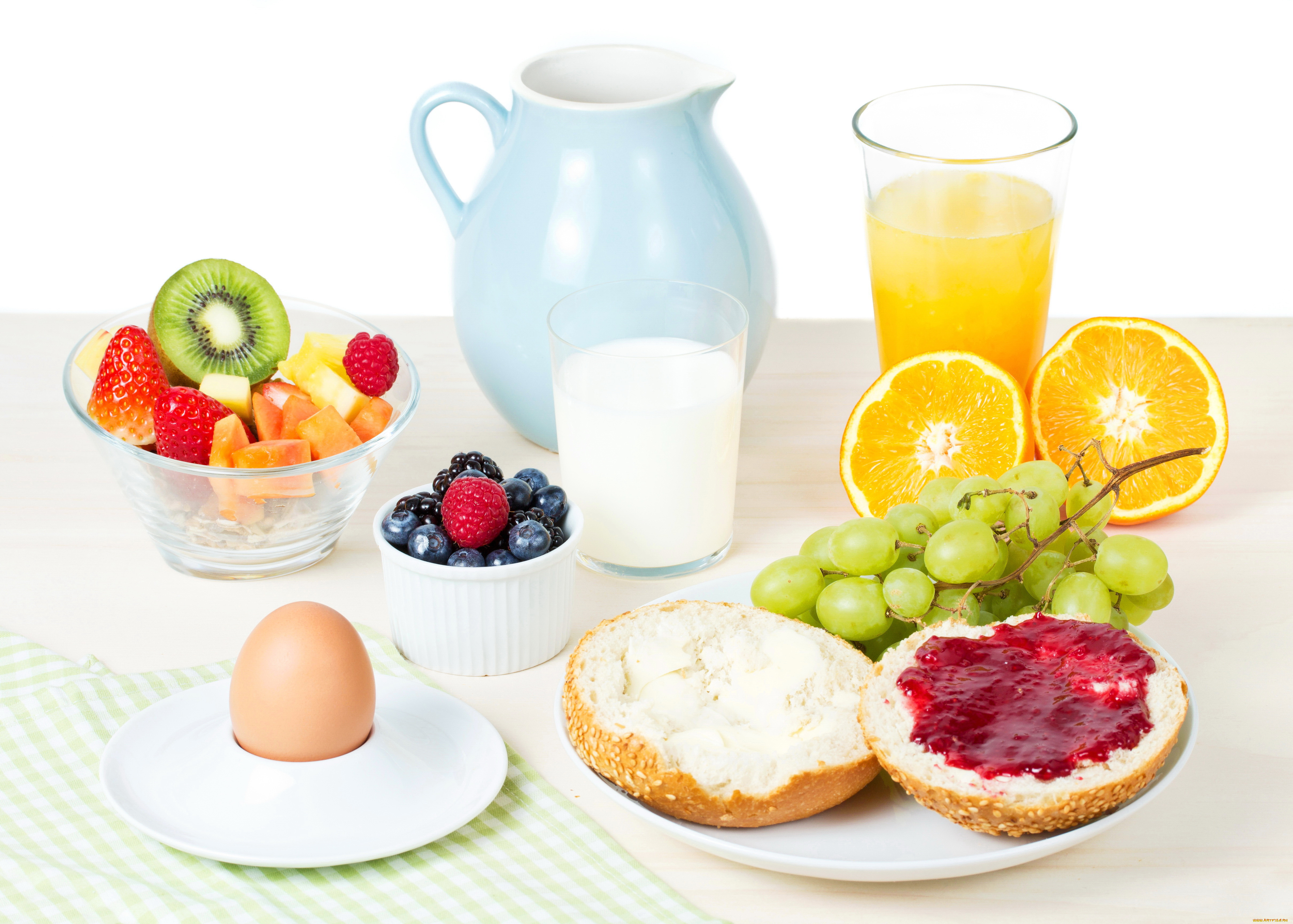 Есть фрукты на завтрак. Здоровый завтрак. Продукты на завтрак. Полезные продукты. Правильный завтрак.